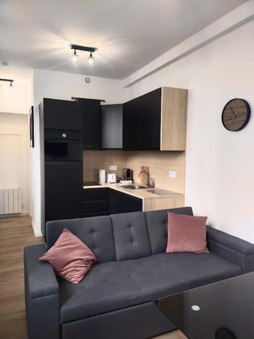 Apartamento 2 Piece Avec Terrasse Ensoleille Suresnes Exterior foto