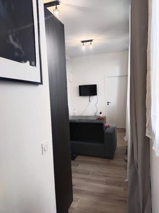 Apartamento 2 Piece Avec Terrasse Ensoleille Suresnes Exterior foto