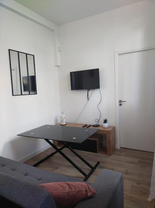 Apartamento 2 Piece Avec Terrasse Ensoleille Suresnes Exterior foto