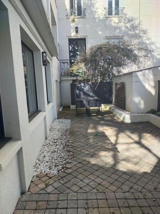 Apartamento 2 Piece Avec Terrasse Ensoleille Suresnes Exterior foto